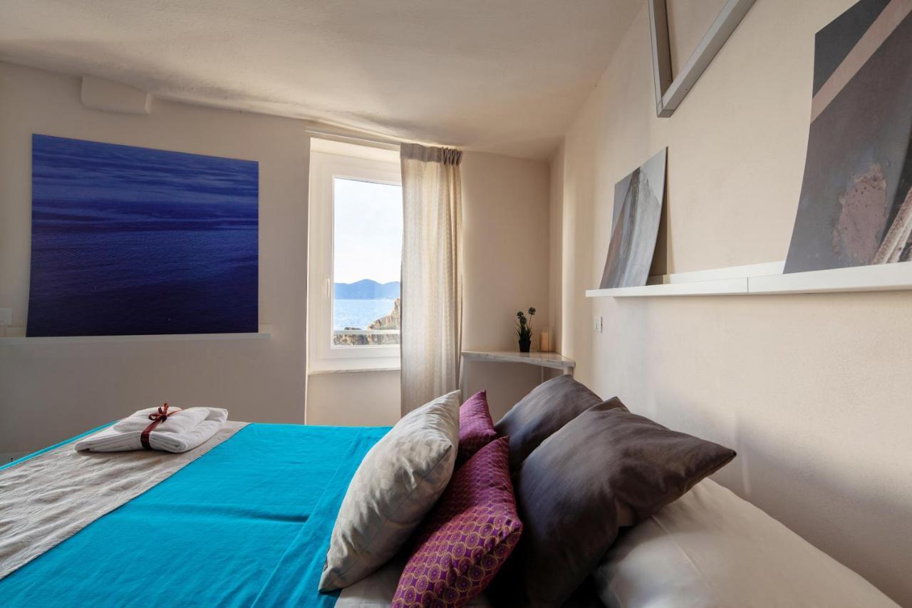 Cinque Terre SEAFRONT - deluxe apartment Riomaggiore Exterior foto